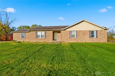2033 Diamond Mill Rd, Brookville, OH 45309