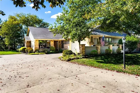 373 Weathersfield Dr, Dayton, OH 45440