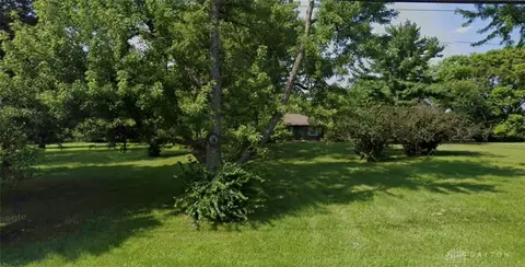 2327 E Social Row Rd, Washington Township, OH 45458