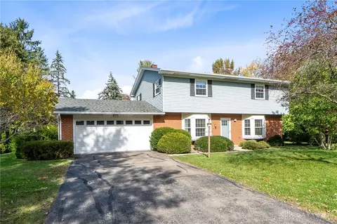 676 Augusta Dr, Fairborn, OH 45324