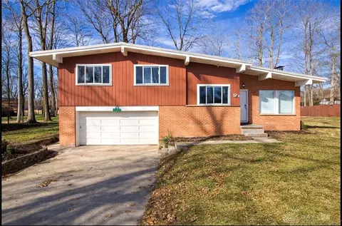 1359 Fudge Dr, Beavercreek, OH 45434