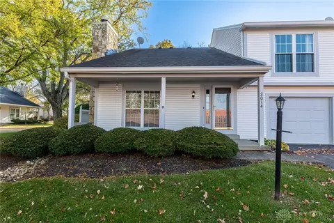 2014 Foxknoll Dr, Centerville, OH 45458