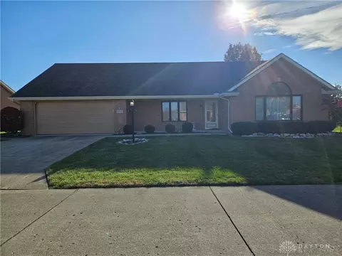 1707 Berwick Dr, Springfield, OH 45503