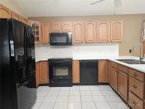 1707 Berwick Dr, Springfield, OH 45503 photo 2