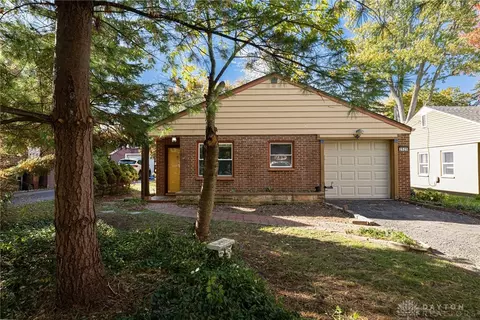 Exterior - 2525 Oakley Ave, Kettering, OH 45419 photo 2 of 6