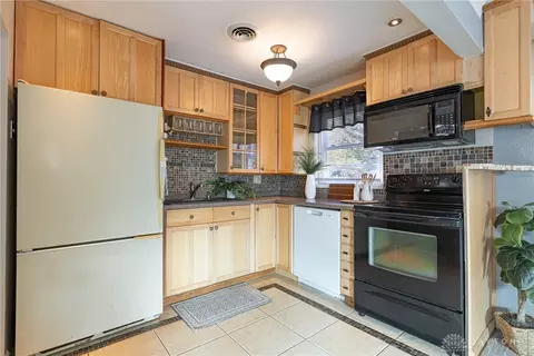 Kitchen - 2525 Oakley Ave, Kettering, OH 45419 photo 3 of 3