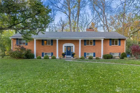 447 Greensboro Dr, Washington Township, OH 45459