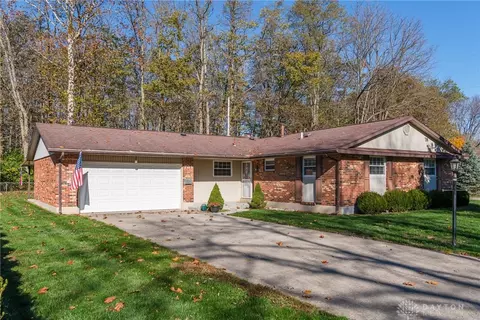 701 Fredericksburg Dr, Dayton, OH 45415
