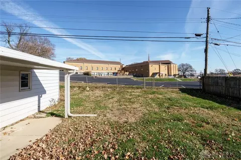 Exterior - 94 Circle Dr, Fairborn, OH 45324 photo 7 of 8