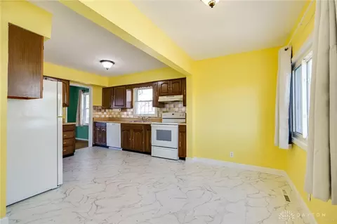 Kitchen - 94 Circle Dr, Fairborn, OH 45324 photo 6 of 6