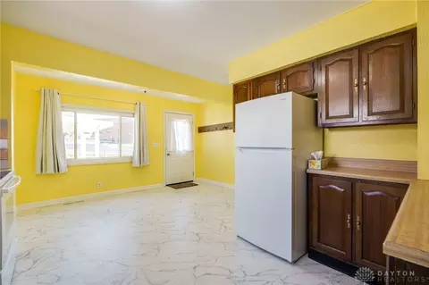 Kitchen - 94 Circle Dr, Fairborn, OH 45324 photo 4 of 6