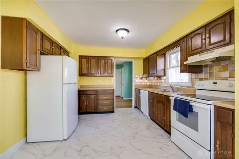 Kitchen - 94 Circle Dr, Fairborn, OH 45324 photo 1 of 6