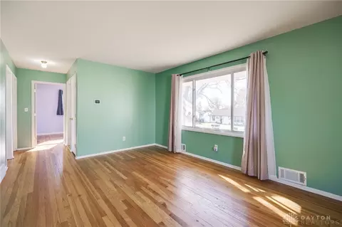 Living - 94 Circle Dr, Fairborn, OH 45324 photo 3 of 4