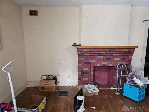 Living - 520 E Northern Ave, Springfield, OH 45503 photo 1 of 2