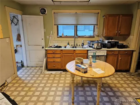 Kitchen - 520 E Northern Ave, Springfield, OH 45503 photo 1 of 2