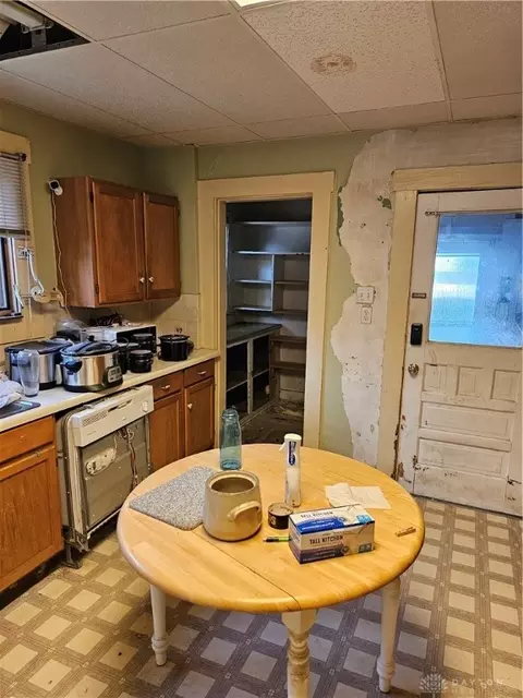 Kitchen - 520 E Northern Ave, Springfield, OH 45503 photo 2 of 2