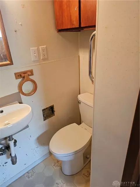 Bath - 520 E Northern Ave, Springfield, OH 45503 photo 3 of 3
