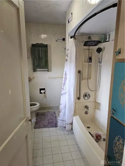 Bath - 520 E Northern Ave, Springfield, OH 45503 photo 1 of 3