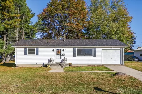 102 Dorothy Ln, New Vienna, OH 45159
