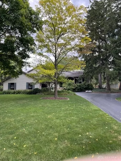 390 Tanglewood Dr, Dayton, OH 45440