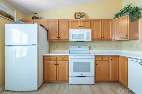 Kitchen - 162 Catherine Ct, Maineville, OH 45039 photo 4 of 4