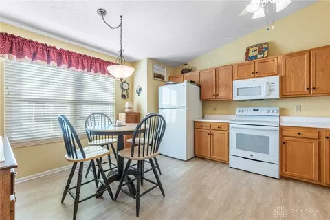 Kitchen - 162 Catherine Ct, Maineville, OH 45039 photo 3 of 4