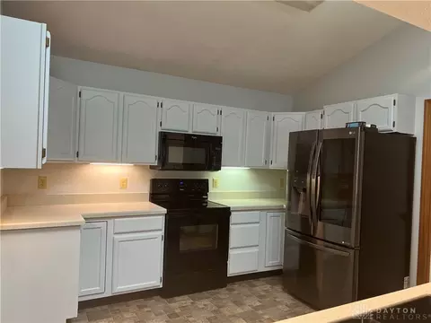 3126 Lakeview Ct #3126, Springfield, OH 45503 photo 4