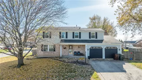 900 Moonlight Dr, Englewood, OH 45322