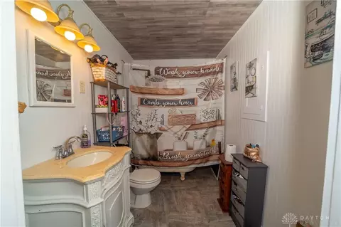 Bath - 412 E Madison Ave, Springfield, OH 45503 photo 1 of 1