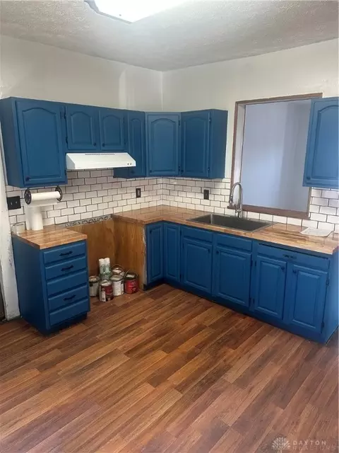Kitchen - 412 E Madison Ave, Springfield, OH 45503 photo 2 of 3