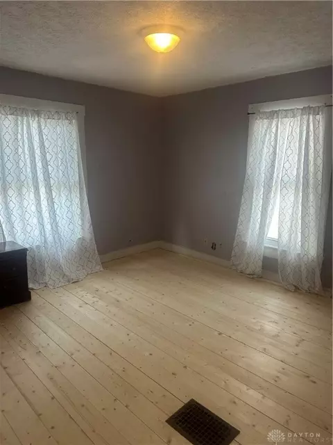 Bedroom - 412 E Madison Ave, Springfield, OH 45503 photo 3 of 5