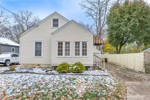 212 Osage Rd, Brookville, OH 45309