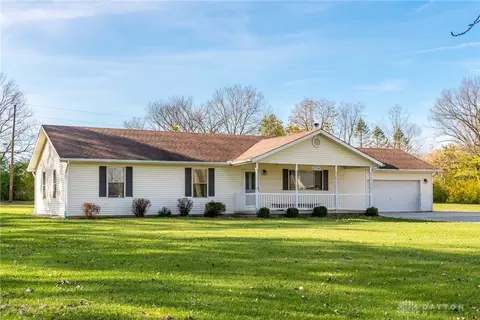 6764 Bethelville Dr, New Carlisle, OH 45344