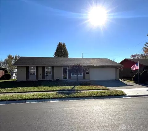 886 Cherry Blossom Dr, Dayton, OH 45449