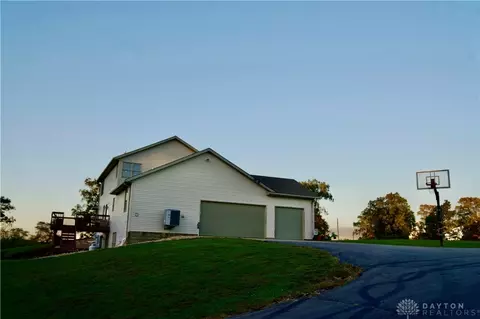 Exterior - 6421 Moorefield Rd, Springfield, OH 45502 photo 6 of 15