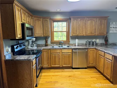 Kitchen - 6421 Moorefield Rd, Springfield, OH 45502 photo 3 of 8