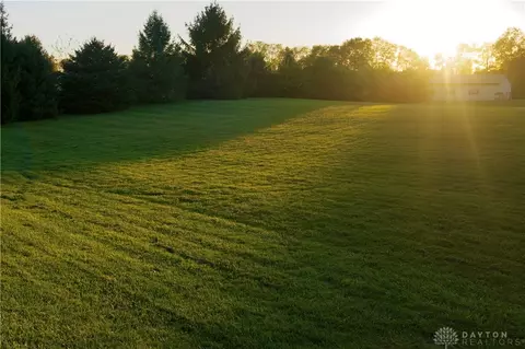 Exterior - 6421 Moorefield Rd, Springfield, OH 45502 photo 3 of 15