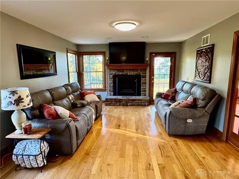 Living - 6421 Moorefield Rd, Springfield, OH 45502 photo 1 of 5