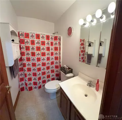 Bath - 6421 Moorefield Rd, Springfield, OH 45502 photo 4 of 6