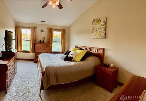 Bedroom - 6421 Moorefield Rd, Springfield, OH 45502 photo 10 of 12