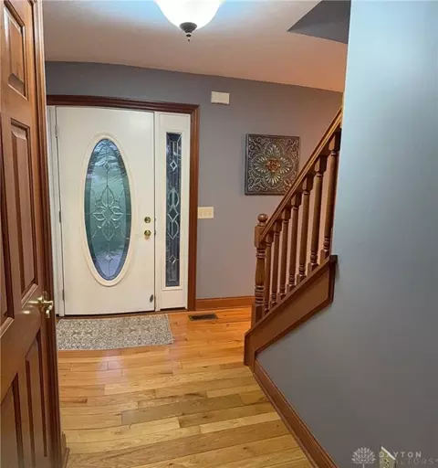 Entry Way - 6421 Moorefield Rd, Springfield, OH 45502 photo 2 of 3