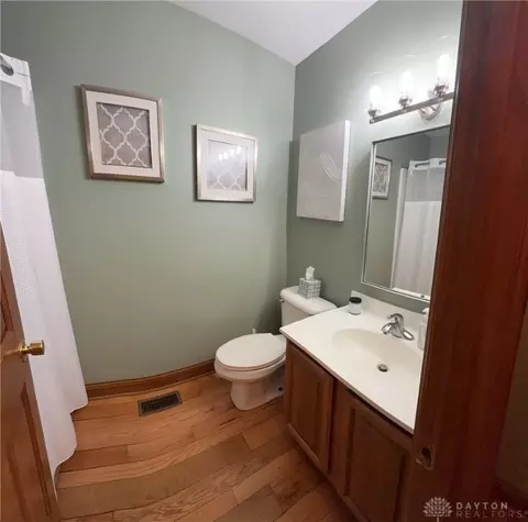 Bath - 6421 Moorefield Rd, Springfield, OH 45502 photo 6 of 6
