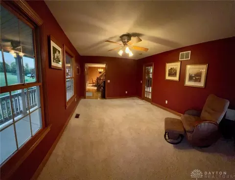 Living - 6421 Moorefield Rd, Springfield, OH 45502 photo 2 of 5