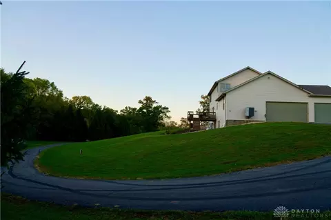 Exterior - 6421 Moorefield Rd, Springfield, OH 45502 photo 7 of 15