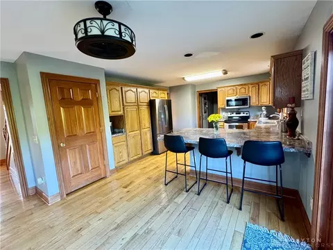 Kitchen - 6421 Moorefield Rd, Springfield, OH 45502 photo 6 of 8