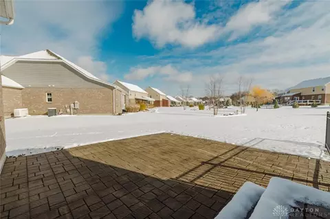 Exterior - 8754 Elysee Cir, Washington Township, OH 45458 photo 7 of 10