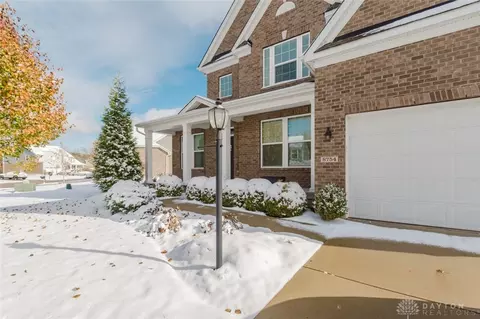 Exterior - 8754 Elysee Cir, Washington Township, OH 45458 photo 2 of 10