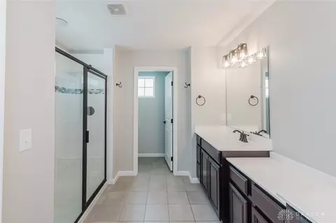 Bath - 8754 Elysee Cir, Washington Township, OH 45458 photo 4 of 8