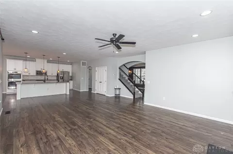 Living - 8754 Elysee Cir, Washington Township, OH 45458 photo 4 of 5