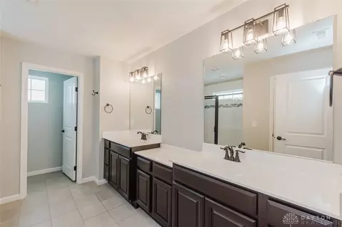 Bath - 8754 Elysee Cir, Washington Township, OH 45458 photo 3 of 8